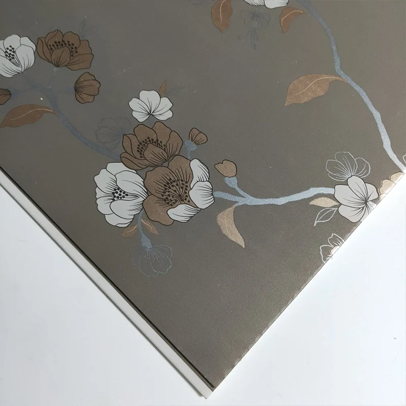 Hvordan forbedrer et varmstemplet PVC-lofts indretning og holdbarhed?